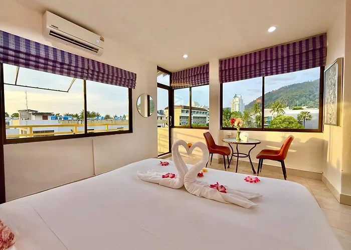 Happy Holidays - 2 Minutes To Patong Beach
